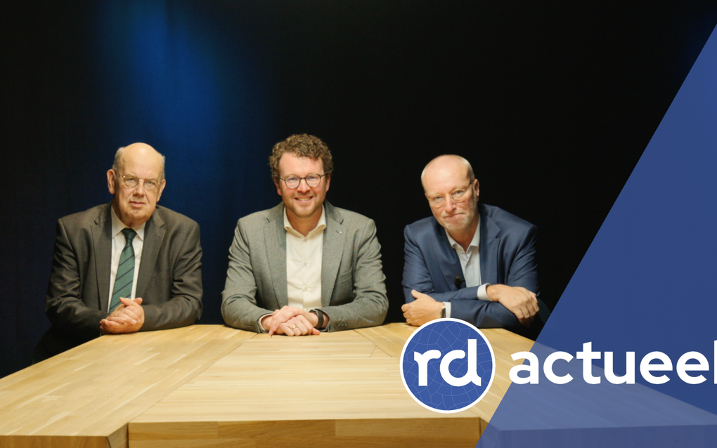 Wim Kranendonk, Gijsbert Bouw en Wim van Egdom aan de studiotafel.