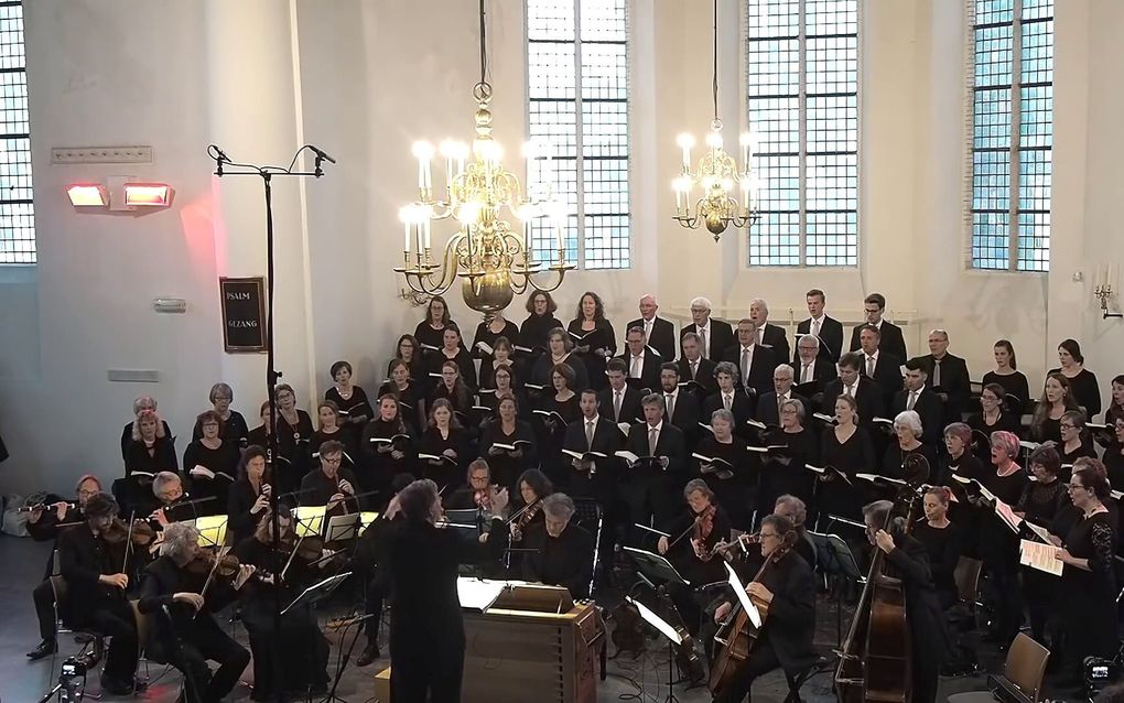 Canti di Lode tijdens een uitvoering onder leiding van de vorige dirigent, Rinus Verhage. beeld Canto di Lode