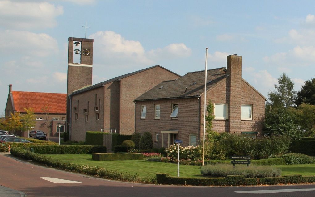Ds. A. van der Stoep neemt afscheid van hervormde gemeente Wapenveld