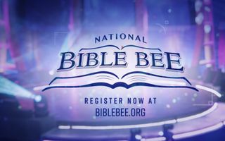 Webpagina met daarop onder andere de woorden National Bible Bee, in blauwe en paarse kleuren.