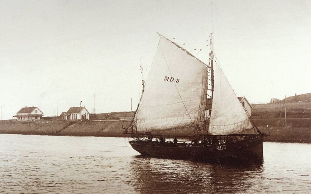 De enige foto van de MD 3 Anna uit Middelharnis. De foto is op korte afstand van de haven van IJmuiden genomen. beeld collectie Streekarchief Goeree-Overflakkee