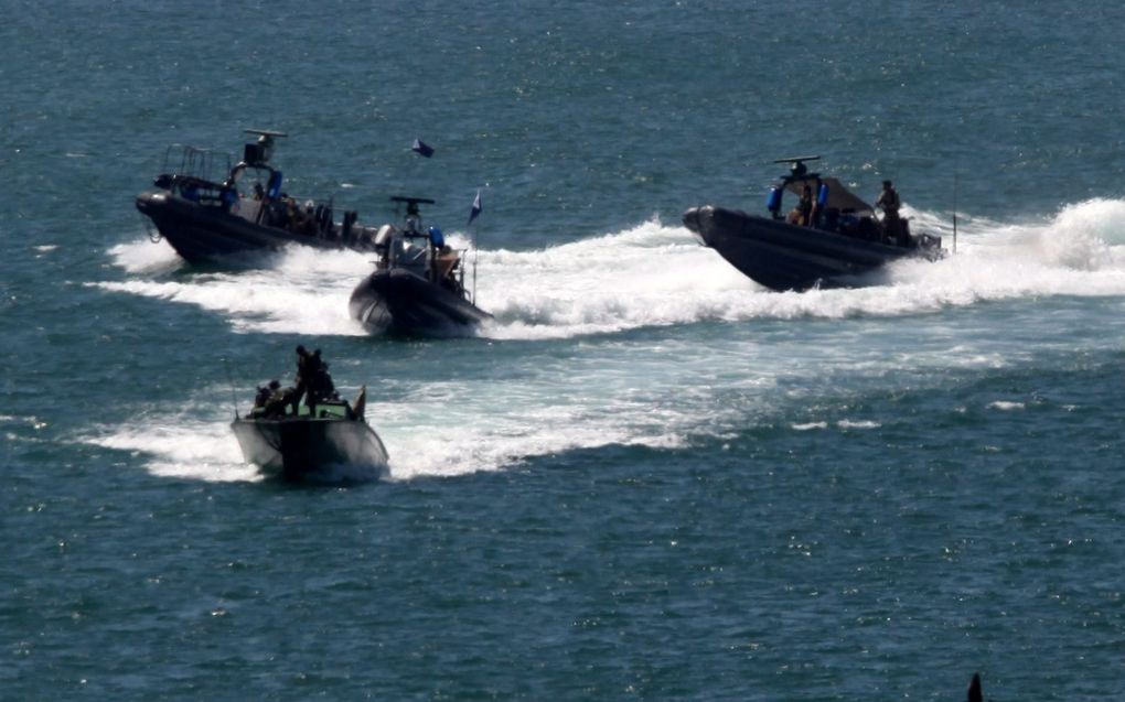 GAZA-STAD - Israëlische  marinevoertuigen in actie voor de kust van Zuid-Israël. Foto EPA