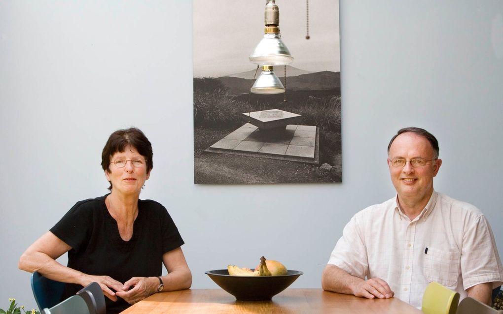 Rob van Eeden en Hanneke van Veen schreven een boek over het nut van sparen. beeld Gerhard van Roon