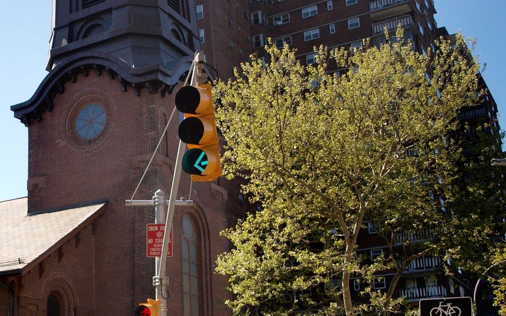 NEW YORK - Lange rijen voor Holy Apostles Soup Kitchen op 9th Avenue in New York. Foto's Felix de Fijter