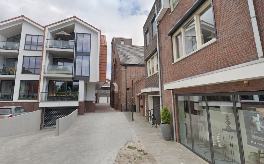 De voormalige Walkerk ligt ingeklemd tussen winkelpanden en appartementencomplexen. beeld Google Maps