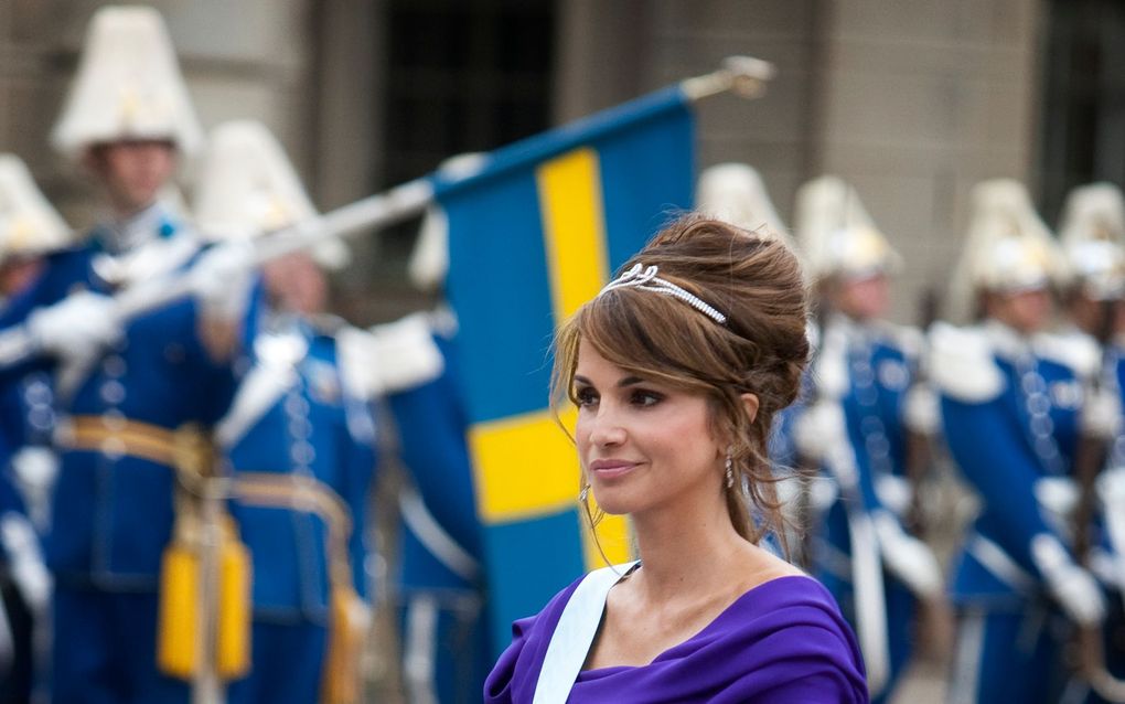 Koningin Rania tijdens het huwelijk van de Zweedse kroonprinses Victoria en prins Daniel op 19 juni. beeld ANP