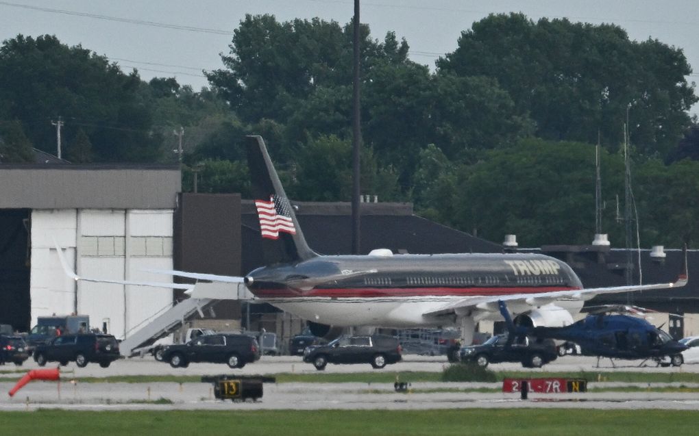 Het vliegtuig van Donald Trump op Milwaukee Mitchell International Airport, Wisconsin, beeld AFP, Patrick T. Fallon