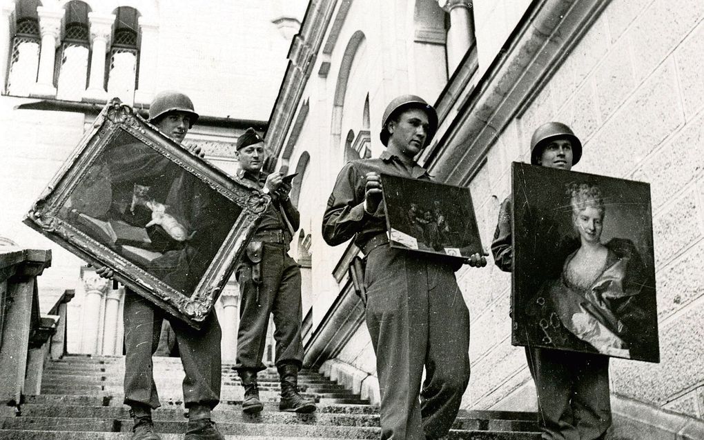 Kunstvoorwerpen waren in bezettingstijd roofgoed. Teruggave aan de eigenaren of hun nabestaanden had lange tijd weinig prioriteit. beeld NIOD