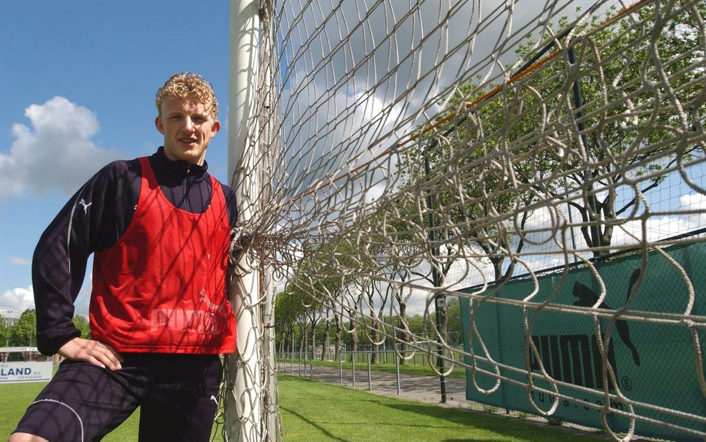 De 22-jarige voetballer Dirk Kuijt uit Katwijk vindt financiële steun van het gemeentebestuur van Utrecht aan het noodlijdende FC Utrecht gerechtvaardigd. „De supporters verdienen het”, aldus Kuijt. - Foto Erik Kottier