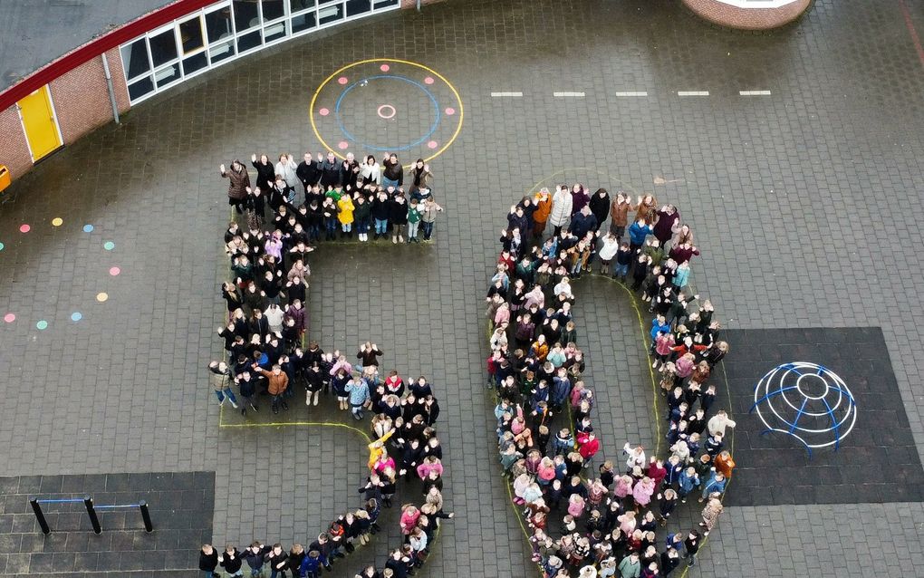 De Ds. Koelmanschool in Gorinchem bij het vijftigjarig bestaan. De school besloot een refobaptistisch gezin onder een aantal voorwaarden toe te laten. beeld Ds. Koelmanschool