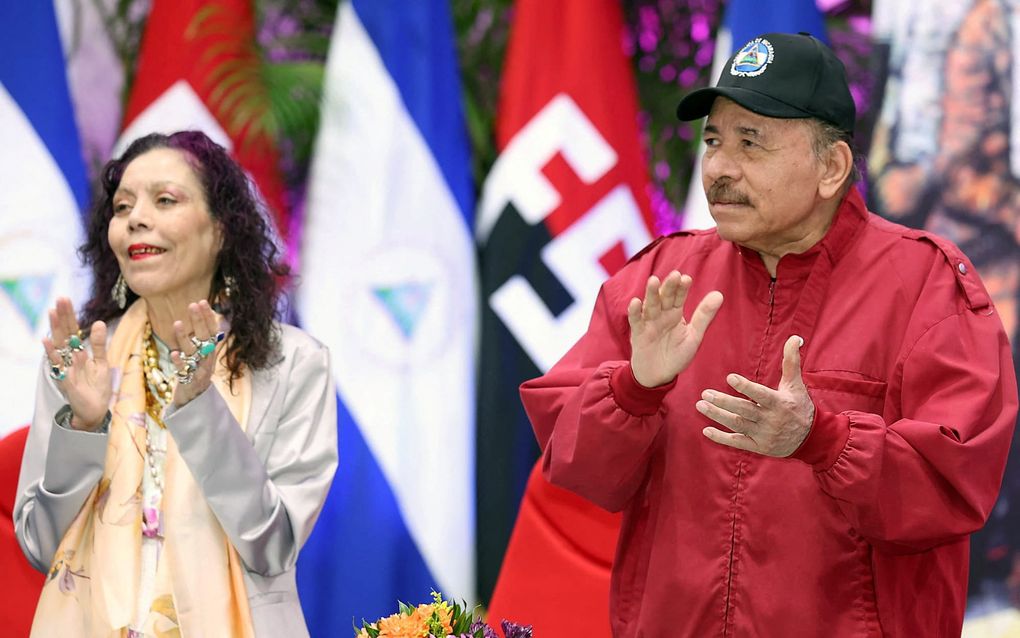 De Nicaraguaanse president Daniel Ortega (r.) en vicepresident Rosario Murillo tijdens een eerder dit jaar in hoofdstad Managua gehouden evenement ter herdenking van de revolutionaire leider Augusto César Sandino (1895-1934). beeld AFP, Presidium van Nicaragua