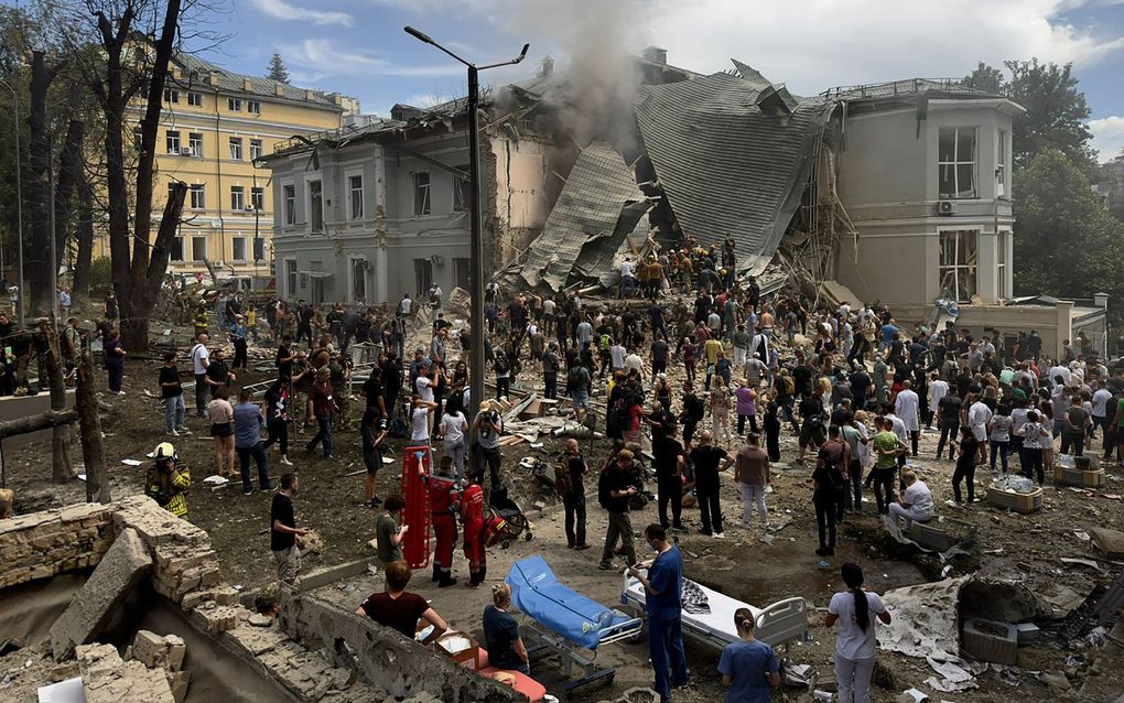 Het getroffen kinderziekenhuis Okhmatdyt in Kyiv. beeld AFP, Roman Pilipey