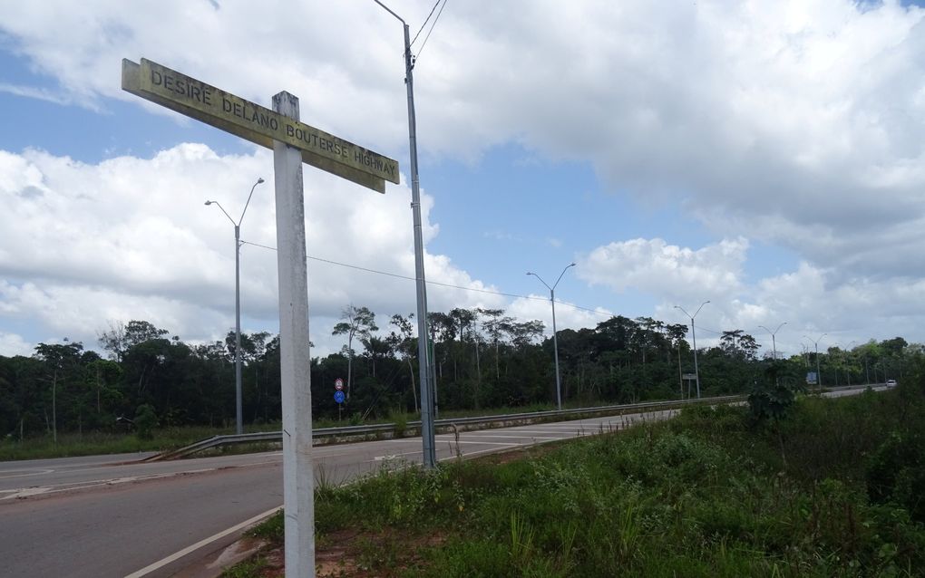 De enige snelweg in Suriname is naar Desi Bouterse vernoemd. beeld Armand Snijders