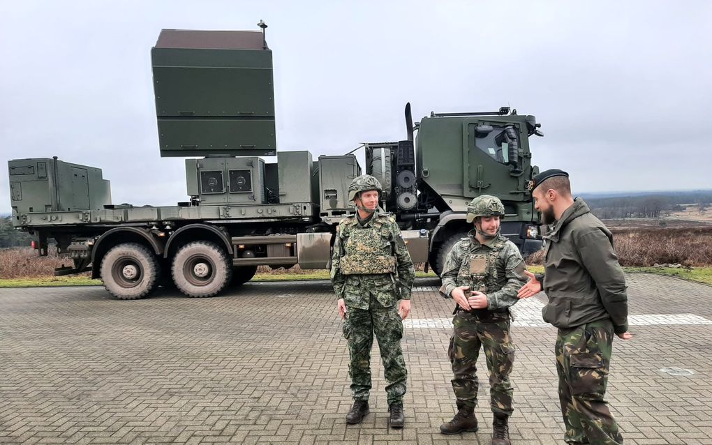 De Koninklijke Landmacht presenteerde donderdag in ’t Harde haar nieuwe Multi Missie Radarsysteem. beeld Riekelt Pasterkamp

