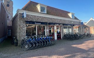 Vooraanzicht van de showroom van een fietsenwinkel