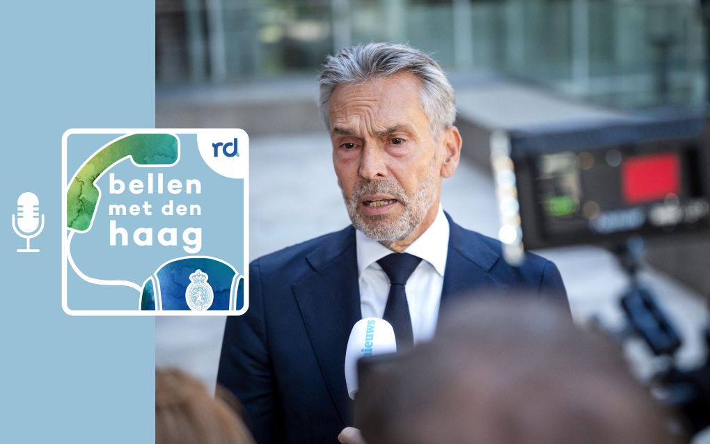 Minister-president Schoof staat de pers te woord.