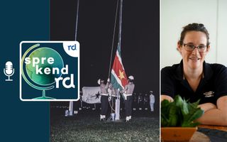 Links een foto van het hijsen van de Surinaamse vlag door drie mannen. Rechts een foto van een vrouw met een bril en zwarte polo die lachend de camera inkijkt.