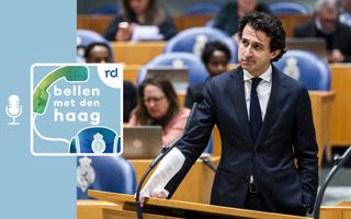 Jesse Klaver, de fractievoorzitter van GL-PvdA achter de microfoon in de Tweede Kamer 