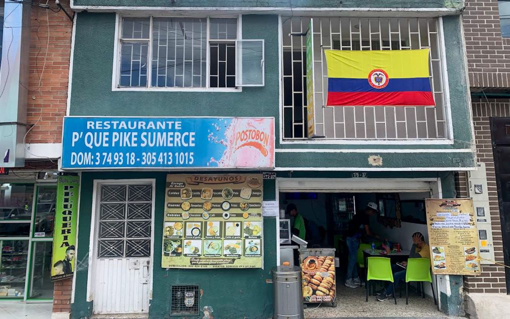 Een winkelpui met het woord ”sumercé” in de Colombiaanse hoofdstad Bogota. beeld Ynske Boersma