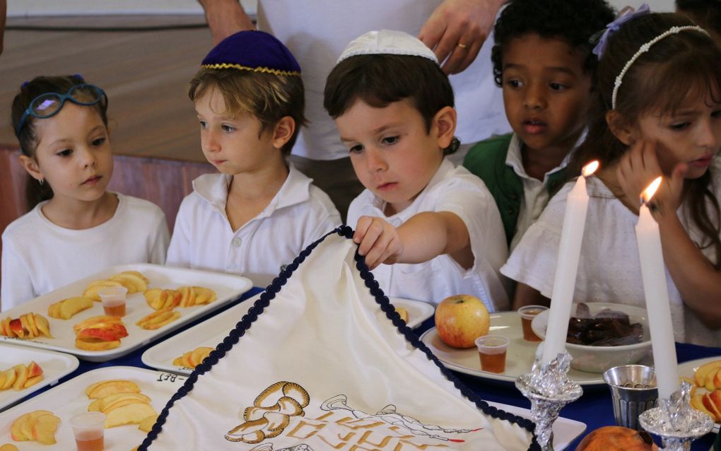 Viering van Rosh Hashanah, ook door niet-Joodse kinderen. beeld Marius Bremmer