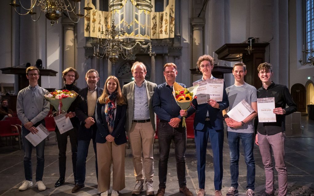 Finalisten en juryleden van het Duyschot Orgelconcours 2025. V.l.n.r.: Rik Wuister, Michaël Verniers, Anton Pauw, Francesca Ajossa, Arjen Leistra, Gert-Jan Mostert, Albèrt Driessen, Jan Hogendoorn en Harald Bunt. beeld Pim van de Beek