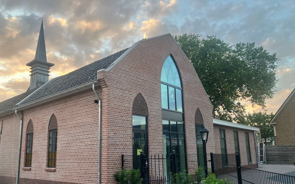 Gereformeerde gemeente in Nederland Geldermalsen neemt nieuwe zaalruimte in gebruik – en ander plaat