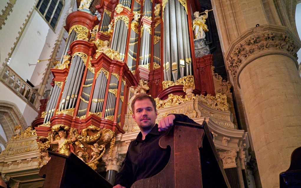 Gabriele Agrimonti, winnaar van het internationaal orgelimprovisatieconcours, zaterdag in de oude Bavo in Haarlem. beeld Cor van Gastel