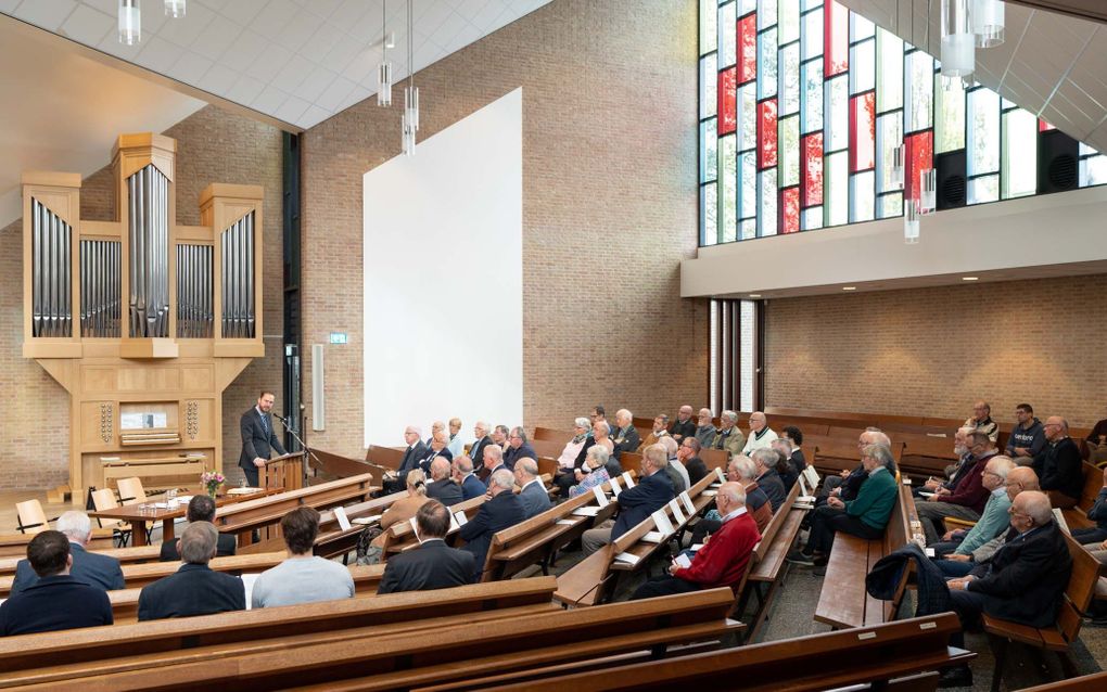 Ds K Van Olst Doornspijk Ds. Van Olst op bondsdag CGK: Bidden is eerder antwoorden dan vragen