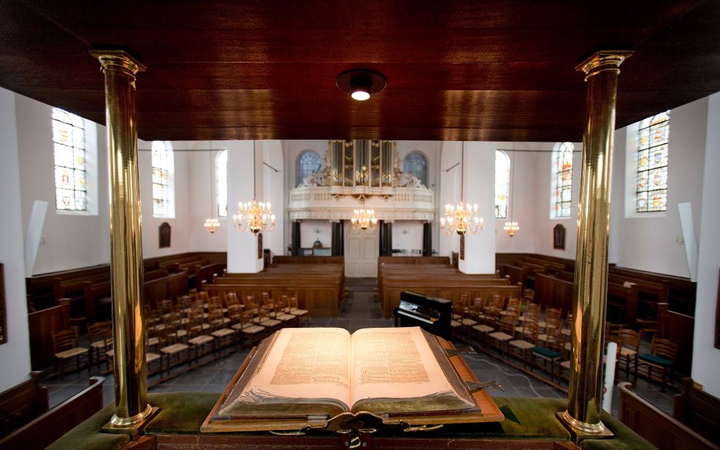 „Juist in de kerk is het van wezenlijk belang te beseffen dat niet het opleidingsniveau van mensen bepalend is. Daar gaat het (als het goed is) om wijsheid die van Boven komt.” beeld RD, Henk Visscher