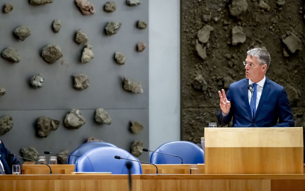Duisenberg, president van de Algemene Rekenkamer houdt zijn toespraak in de Tweede Kamer. Links minister Heinen (Financiën). beeld ANP, Robin Utrecht