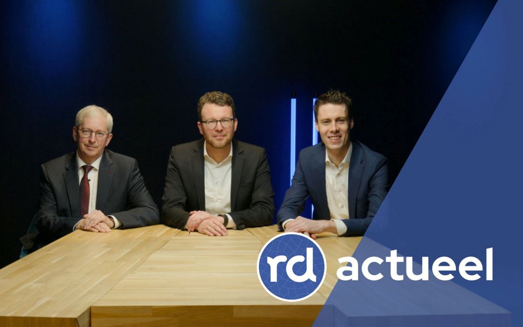 Steef de Bruijn, Gijsbert Bouw en Kees van den Brink aan de studiotafel. beeld RD