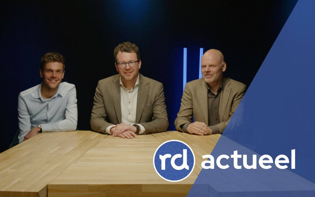 Robert van der Stelt, Gijsbert Bouw en Addy de Jong aan de studiotafel. beeld RD