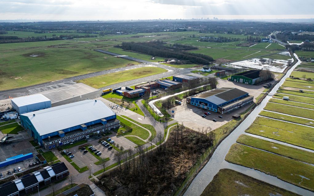 Dronefoto van een voormalige hangar in Katwijk. beeld ANP, Tobias Kleuver