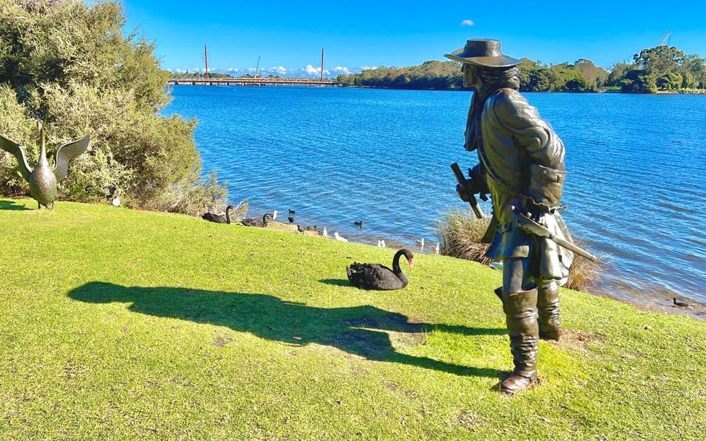 Standbeeld van Willem de Vlamingh bij Perth in Australië, aan de door hem tot Swan gedoopte rivier. beeld Daniel Bremmer