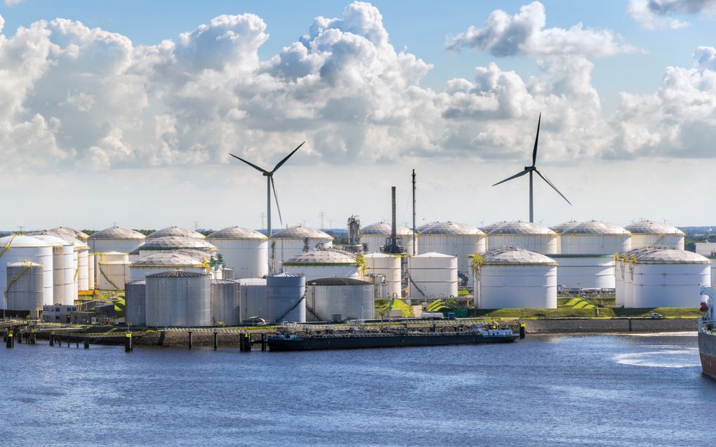 De Nederlandse olievoorraad dekt het verbruik van negentig dagen en is opgeslagen in boven- en ondergrondse voorraadtanks. beeld iStock