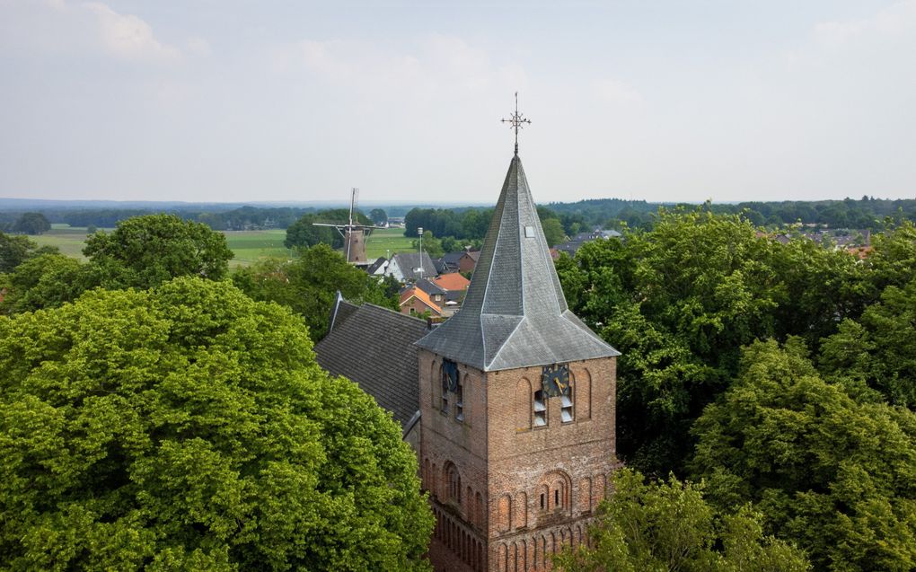 Ds. Holtslag doet intrede in hervormd Garderen