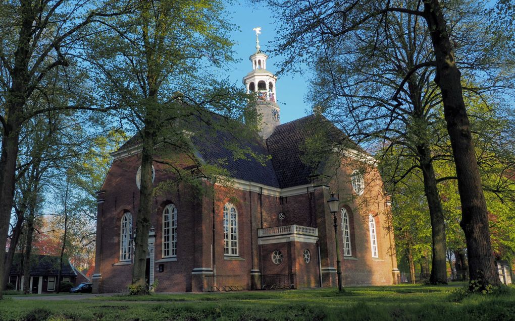 Kerkelijk werker D. Vos neemt afscheid van hervormde gemeente Oostwold