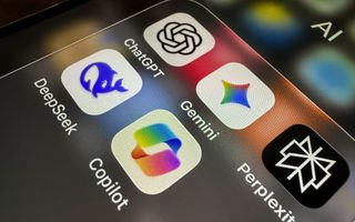 Logo’s van bekende AI-apps op een smartphonescherm