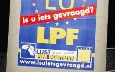 „Wat u zegt, is allemaal de schuld van de PvdA. Daarom moet u LPF gaan stemmen.” LPF-lijsttrekker Jens van der Vorm-de Rijke houdt van de confrontatie.