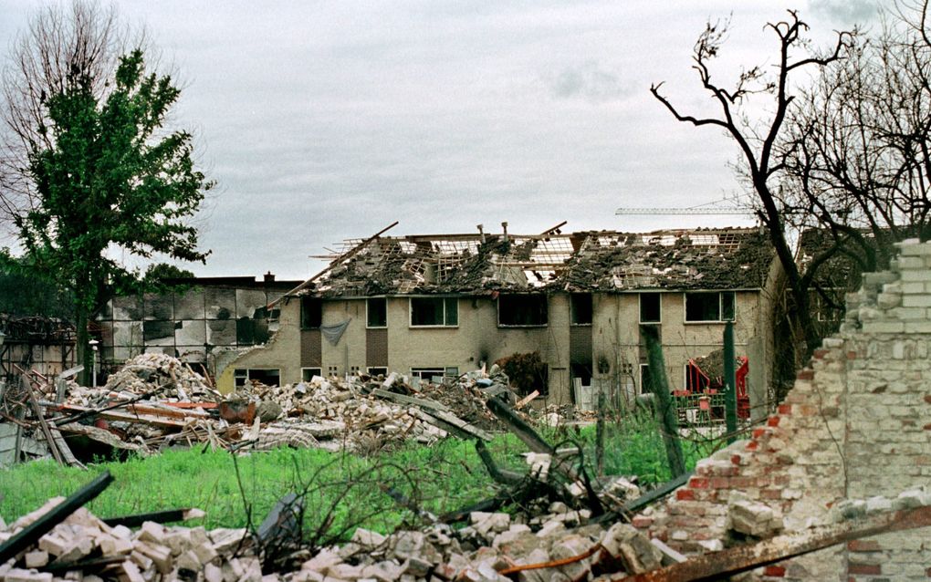 Puin en verwoeste huizen als gevolg van de vuurwerkramp op 13 mei 2000. beeld RD, Anton Dommerholt