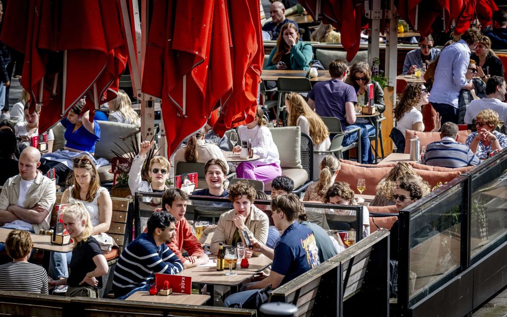 Een terras in Rotterdam. beeld ANP, Robin Utrecht