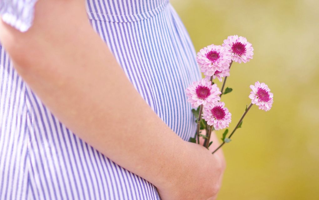 Ook ziet de Gezondheidsraad volgens de FMS geen bezwaren voor vaccinatie bij vrouwen die borstvoeding geven, omdat aannemelijk is dat de vaccins niet in de borstvoeding terechtkomen. beeld Unsplash