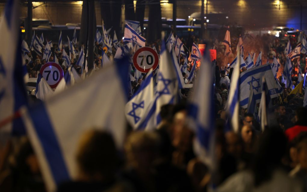 Protest tegen premier Benjamin Netanyahu in Tel Aviv. beeld EPA, Vassil Donev