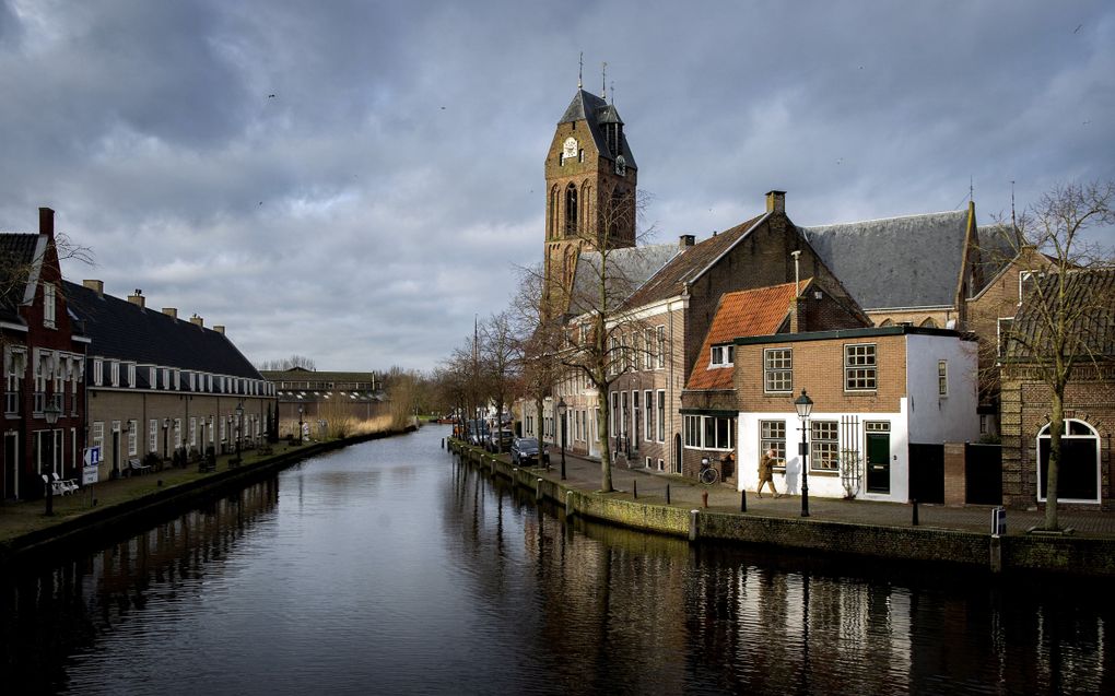 Het Zuid-Hollandse Oudewater, met de Grote of St.-Michaëlskerk. beeld ANP, Koen van Weel