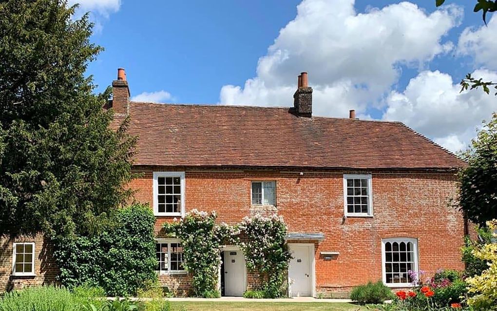 In dit huis in Chawton, „ver weg van de bewoonde wereld”, kon de bekende romanschrijfster Jane Austen (1775-1817) haar manuscripten eindelijk voltooien. Eerder, tussen 1800 en 1810, stopte ze helemaal met schrijven omdat ze te druk was met andere taken en geen werkritme kon ontwikkelen, schrijft Cal Newport in ”Slow productivity”. beeld Jane Austen’s House