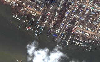 Satellietbeeld van overstroomde gebieden in Kazachstan. beeld AFP, Maxar Technologies