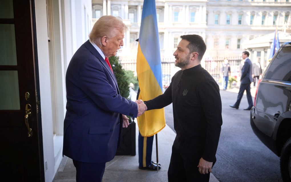 Amerikaanse president Donald Trump en de Oekraïense president Volodymyr Zelensky. beeld AFP
