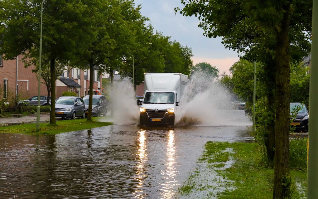 Regen en onweersbuien zorgen voor ondergelopen straten. Het midden en het zuiden van het land had overlast door onweer, hagel en hevige regenbuien. beeld ANP, Luciano de Graaf