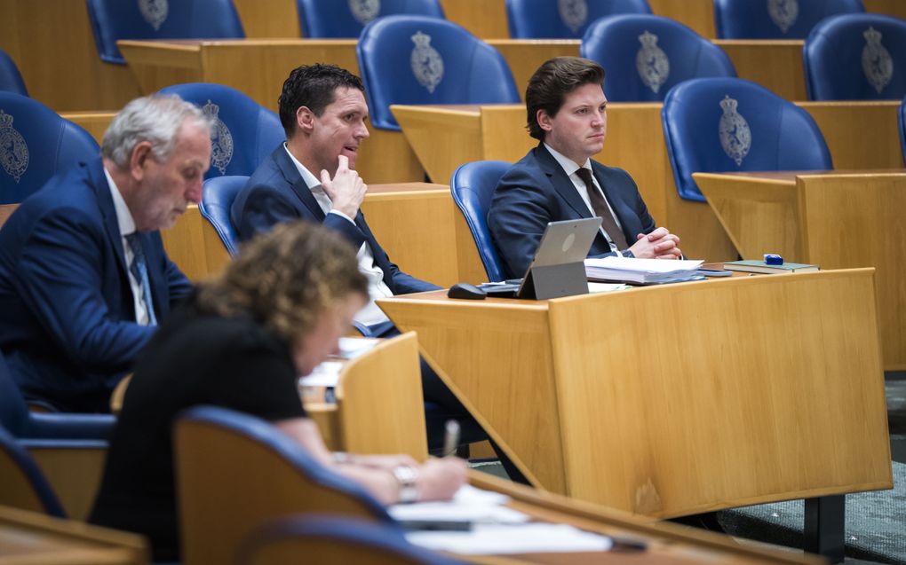 Links NSC-Kamerlid Harm Holman, rechts VVD’er Thom van Campen tijdens het debat over de landbouwbegroting. beeld ANP, Freek van den Bergh