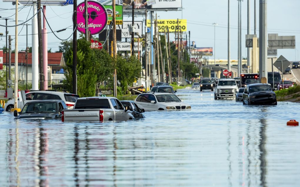 Ondergelopen straten in Houston, Texas. beeld EPA, Carlos Ramirez  